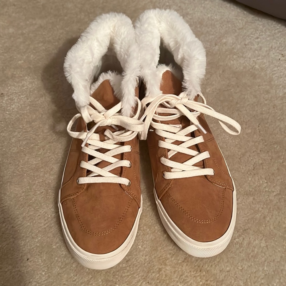Old Navy Womens high top suede boots/sneakers size 8